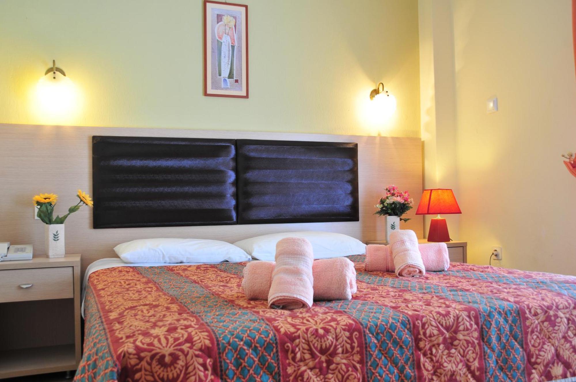 Dionisos Palms Apartments Paralia Dionysiou Bilik gambar